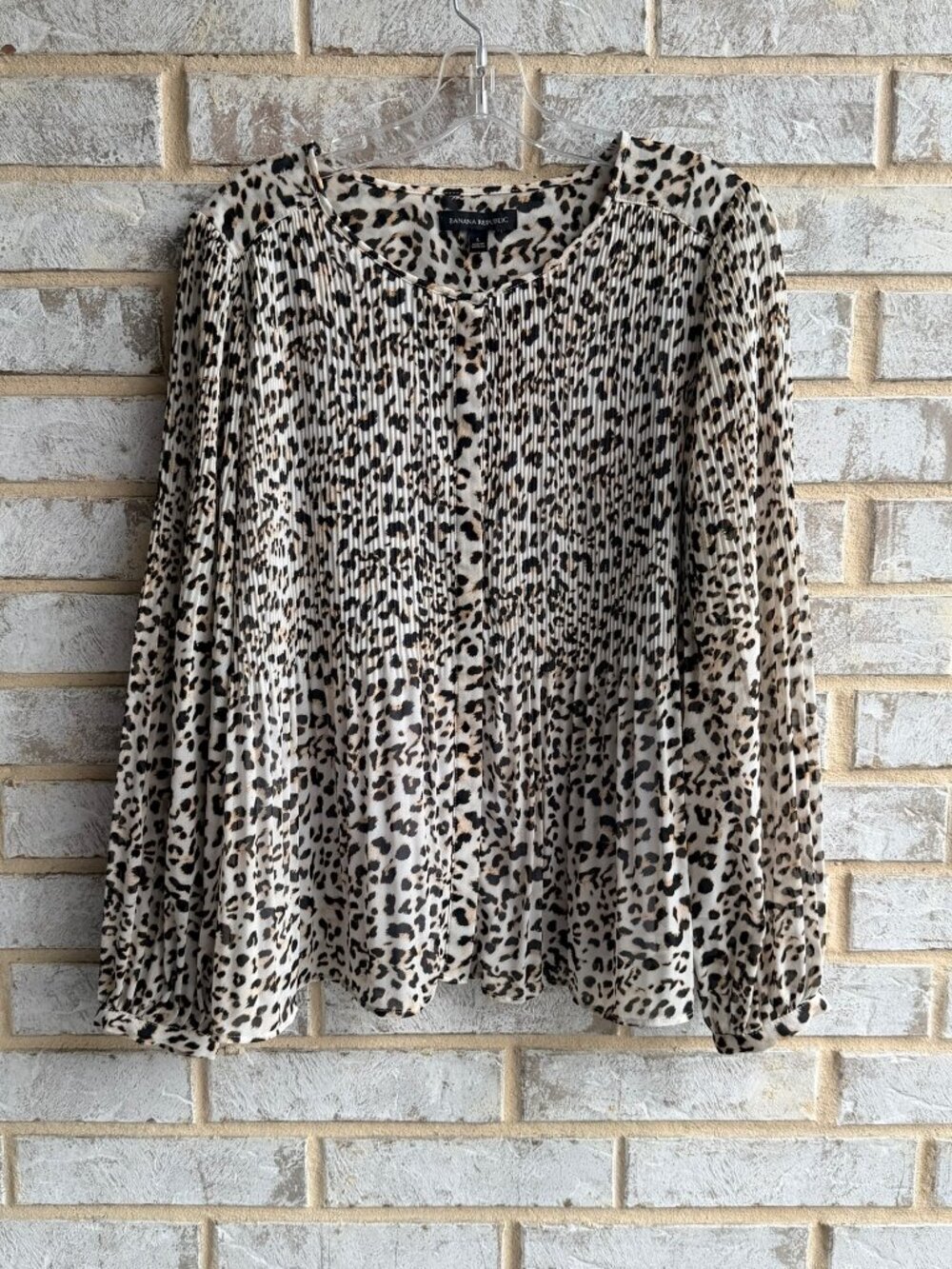 Banana Republic Long Sleeve Round Neck Button Front Animal Print Blouse Size L
